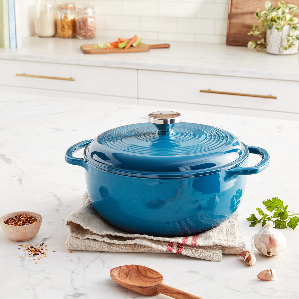 4.5 Quart Enameled Cast Iron Dutch Oven with Lid (Cornflower Blue)