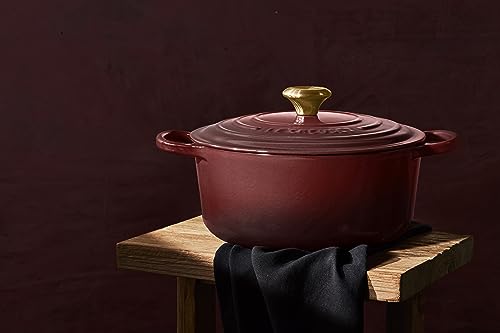 Enameled Cast Iron Round Dutch Oven (Garnet / 7.25 Qt)