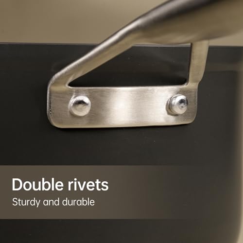 1.5 Quart Saucepan with lid (1.5 Quarts)