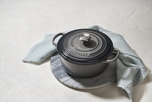 Enameled Cast Iron Round Dutch Oven (Oyster / 5.5 Qt)
