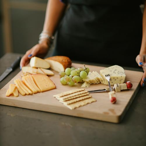 Walnut Wood Cutting Board with Juice Well
