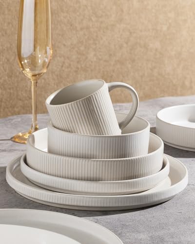 Star 8 Piece Plates and Bowls (Matte White)