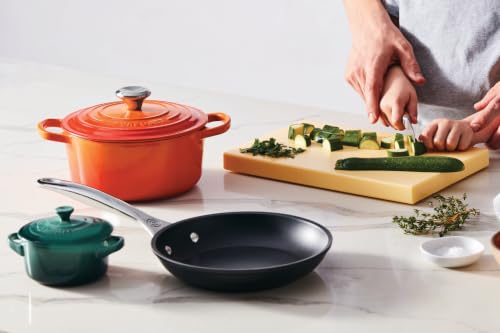 Enameled Cast Iron Round Dutch Oven (Marseille / 2 Qt)