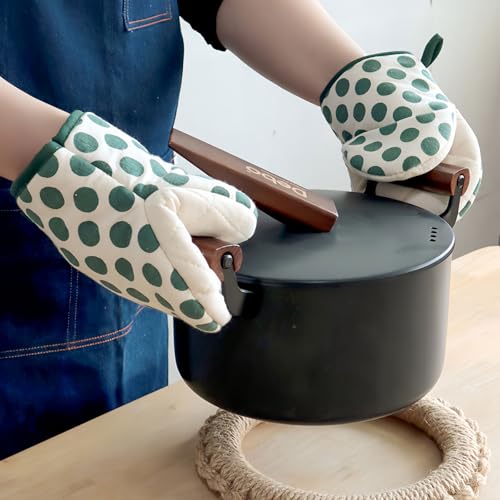1 Pair Mini Oven Mitts (Dotgreen)