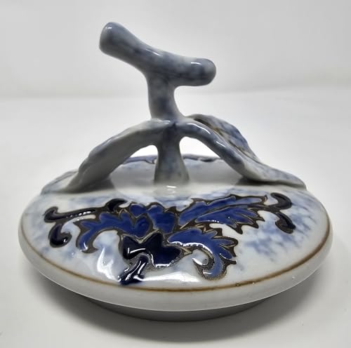 Blue and White Porcelain Tea Canister with Ginger Leaf Lid