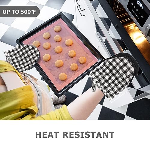 1 Pair Short Oven Mitts (Black and White Grid)