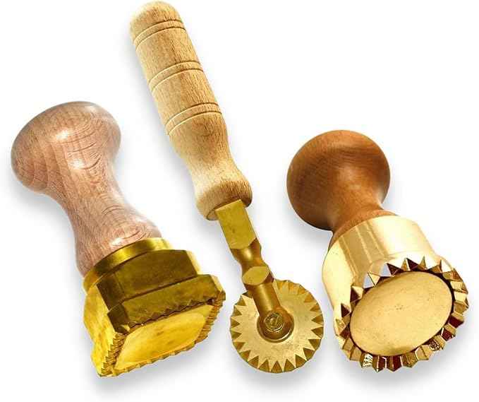 La Gondola Set of 3 Pasta Tools - Square Festooned 1.77x 1.77 in & Round Festooned 1.97in Ravioli Stamps & Pasta Cutter Festooned Wheel | Brass & Natural Wood | Easy to Use | Made in Italy