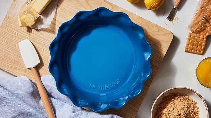 Le Creuset Stoneware 9" Heritage Pie Dish, Marseille
