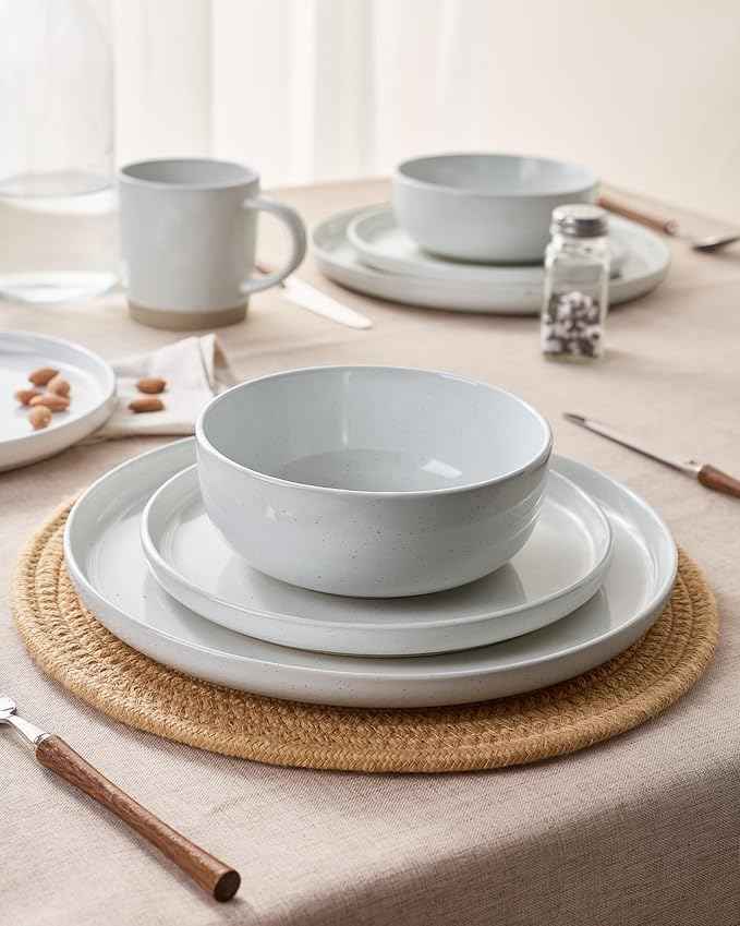 Famiware Milkyway Stoneware Dinnerware Sets with Mugs, Service for 4 (16pcs), Plates and Bowls Sets, Scratch Resistant, Microwave and Dishwasher Safe Dishes Set, Light Gray