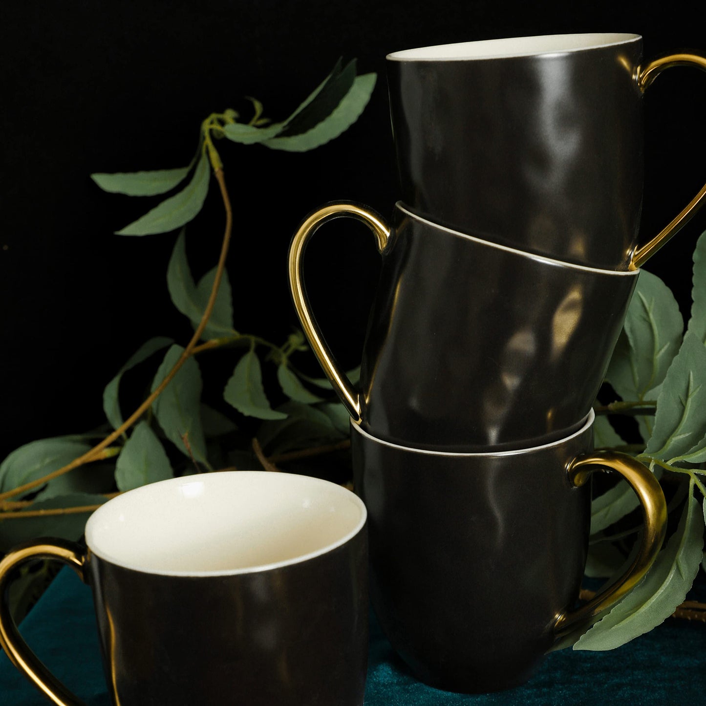 Florian Modern Porcelain 16 Piece Dinnerware Set (16-Pieces Service for 4 / Black with Gold Rim)