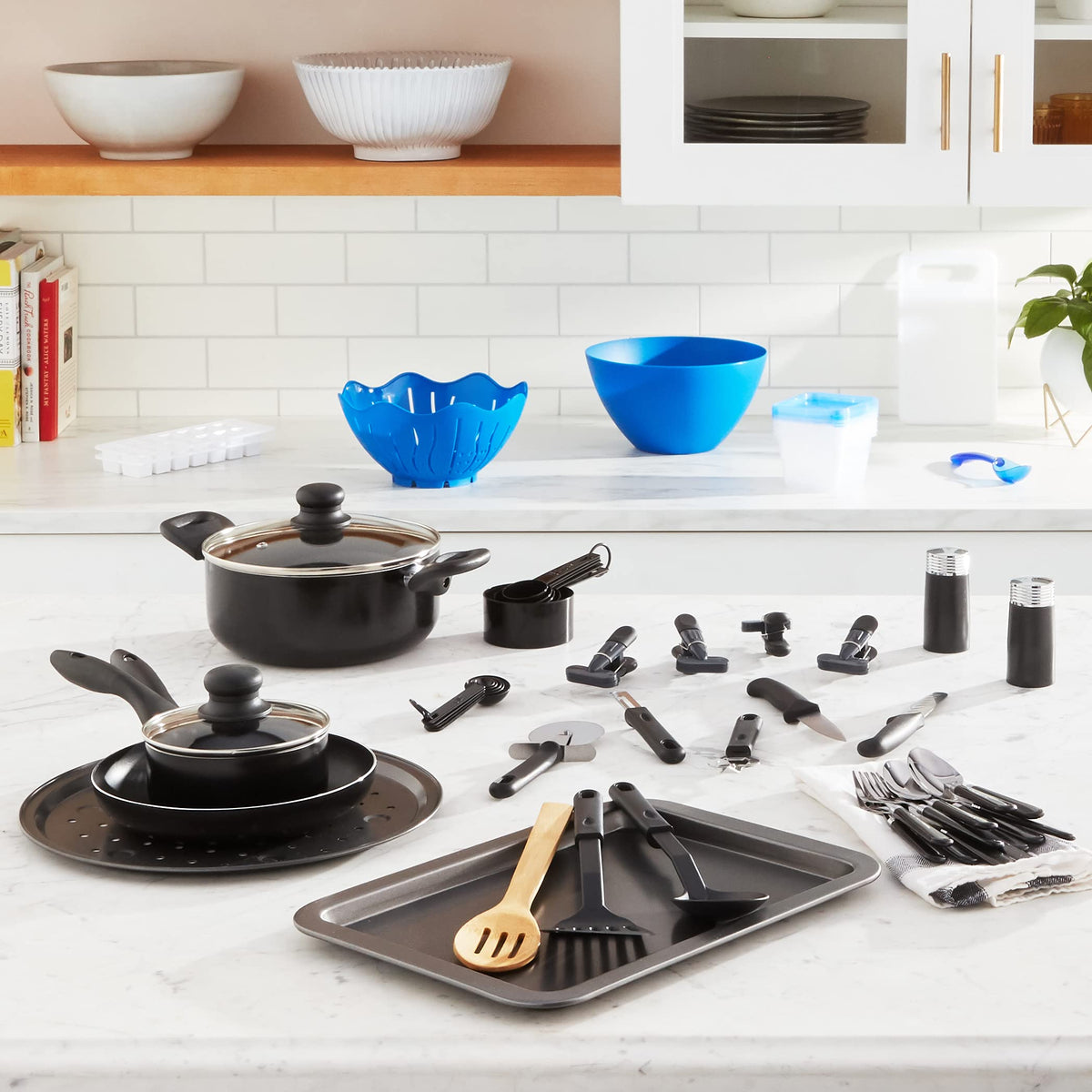 Back to Basics Nonstick Aluminum Cookware Set (59-Piece / Black (59pc))