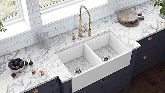 Ruvati 33-inch Fireclay Farmhouse Apron-Front Kitchen Sink Double Bowl - White - RVL2311WH