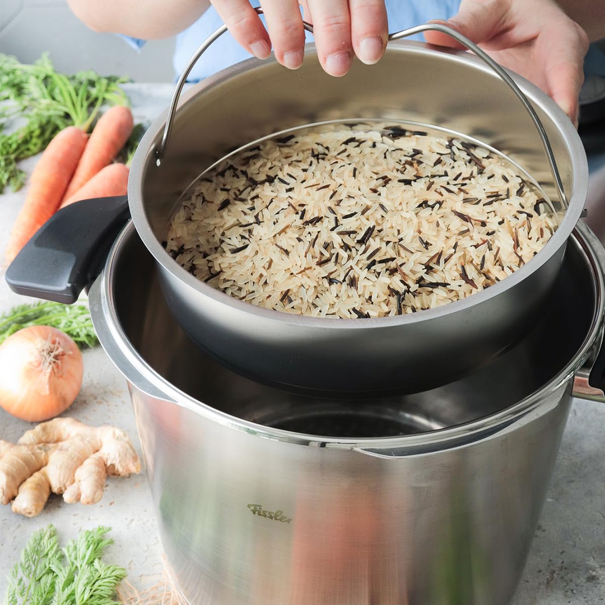 Vitavit Premium Pressure Cooker with Steamer Insert (6.3 Quarts / Silver)