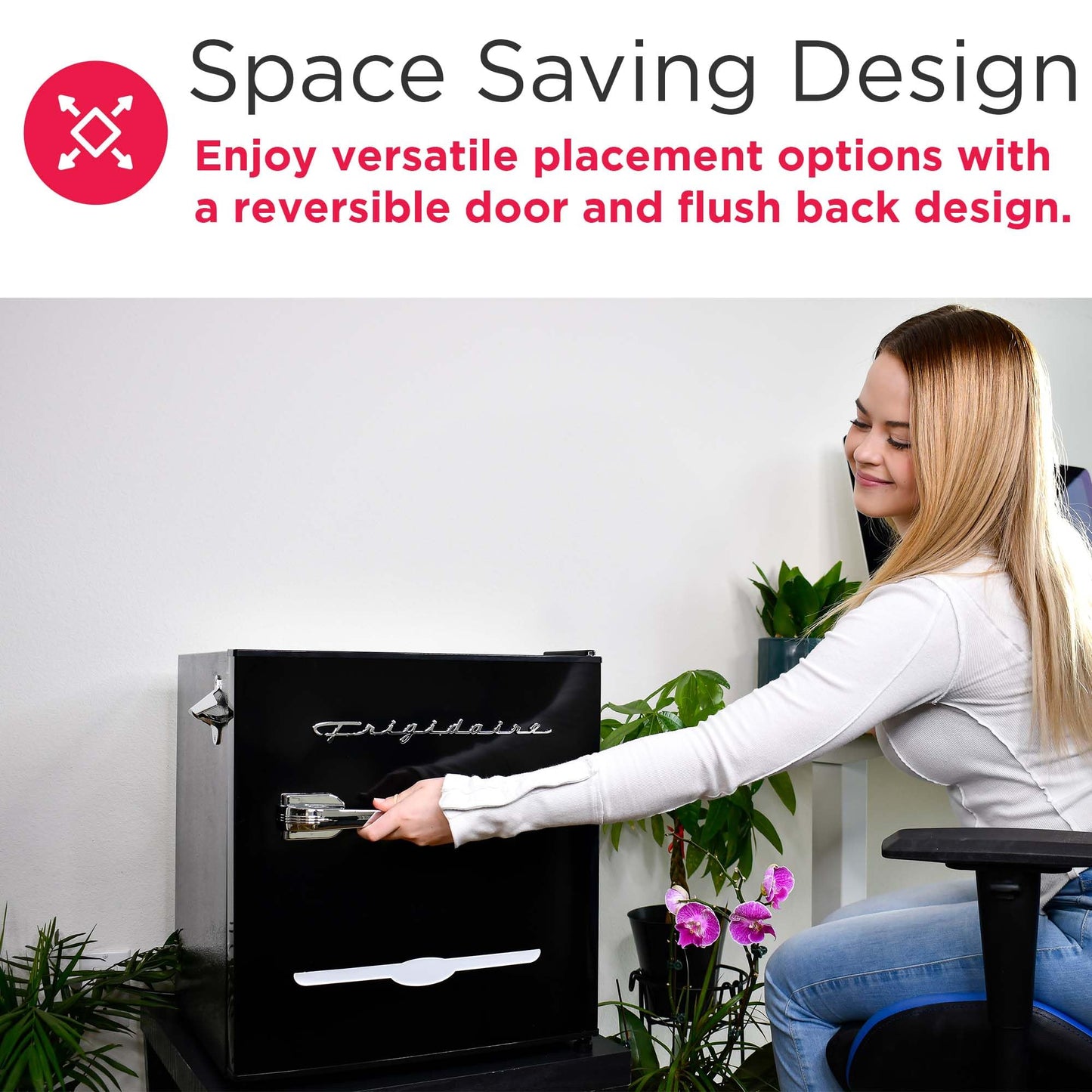 Black Retro Mini Refrigerator (Black)