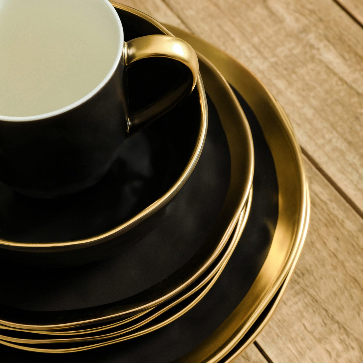 Florian Modern Porcelain 16 Piece Dinnerware Set (16-Pieces Service for 4 / Black with Gold Rim)