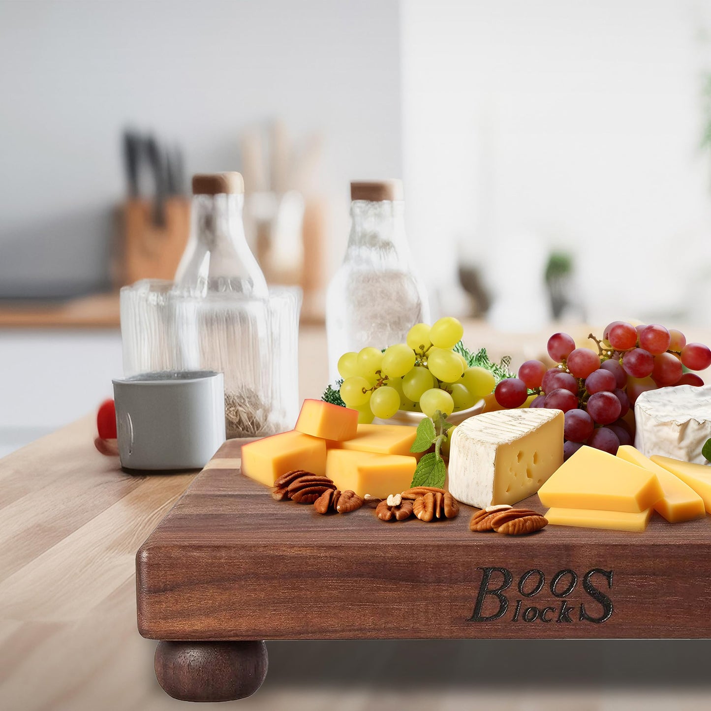 B Series Square Wooden Walnut Cutting Board 12”x12” (12"L x 12"W / Walnut with Wood Feet)