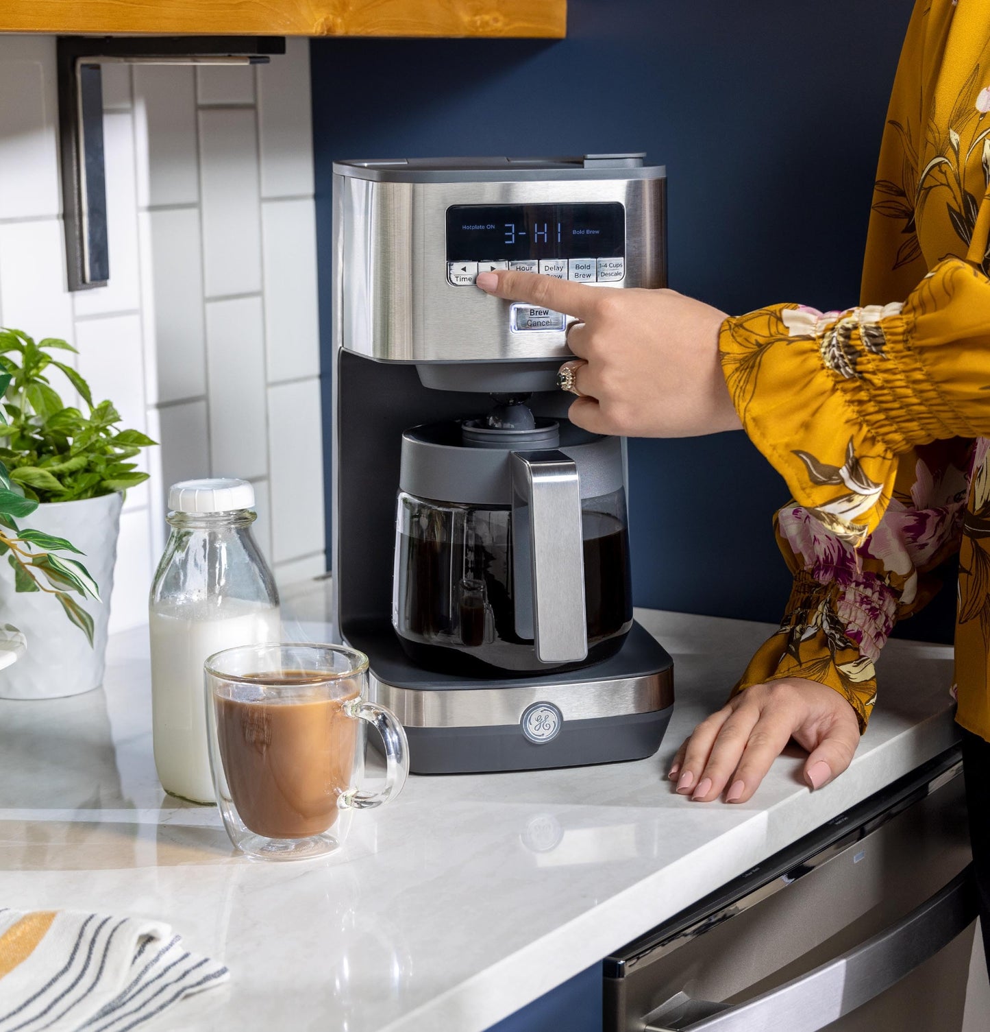 Drip Coffee Maker With Timer (Glass Carafe)