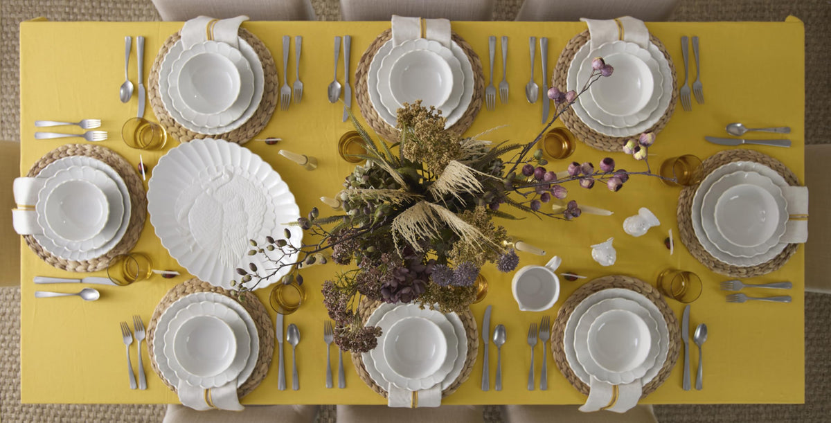 French Perle Scallop White Dinnerware Set with Accent Plates (12-Piece Dinnerware Set / White)