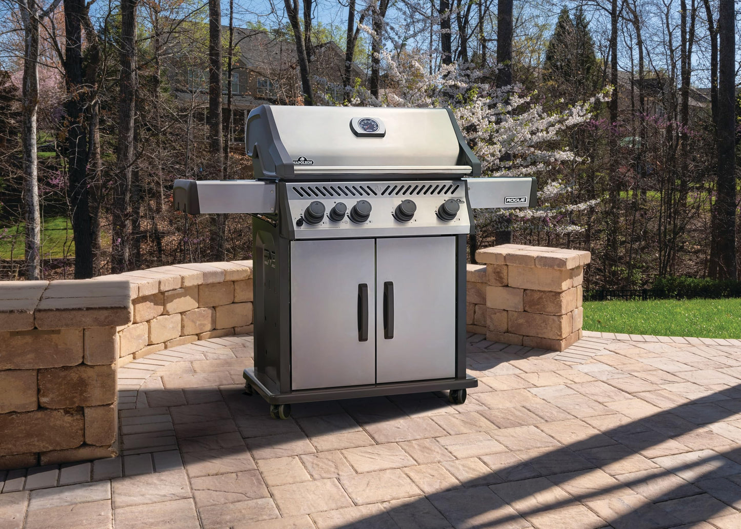 Rogue 525 4 Burner Natural Gas Grill with Range Side Burner (Natural Gas / Stainless Steel / Rogue 525)