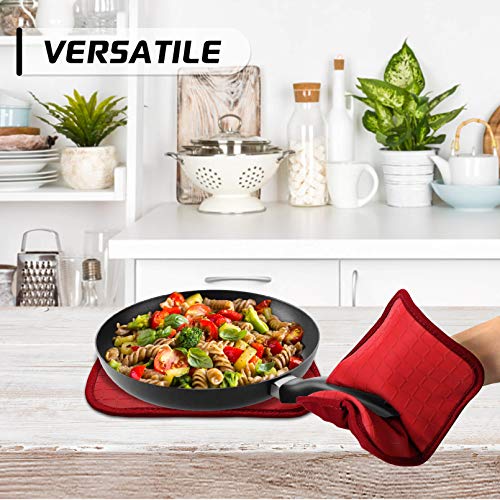 Silicone Oven Mitts and Pot Holders for Kitchen & Baking (Red / 4-Piece Oven Mitts & Pot Holders Set)