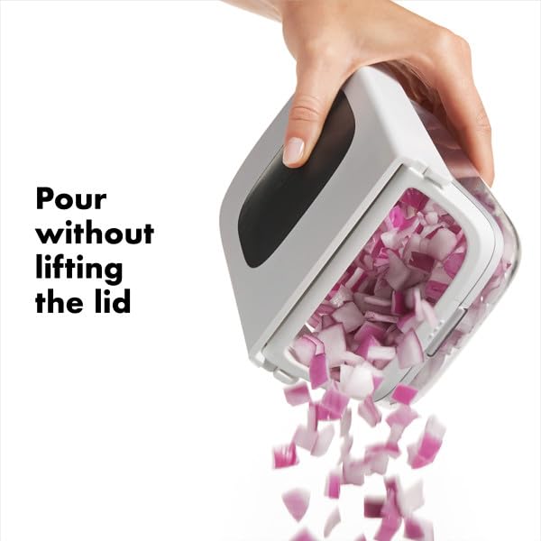 Good Grips Vegetable and Onion Chopper with Easy Pour Opening (One Size / Chopper)