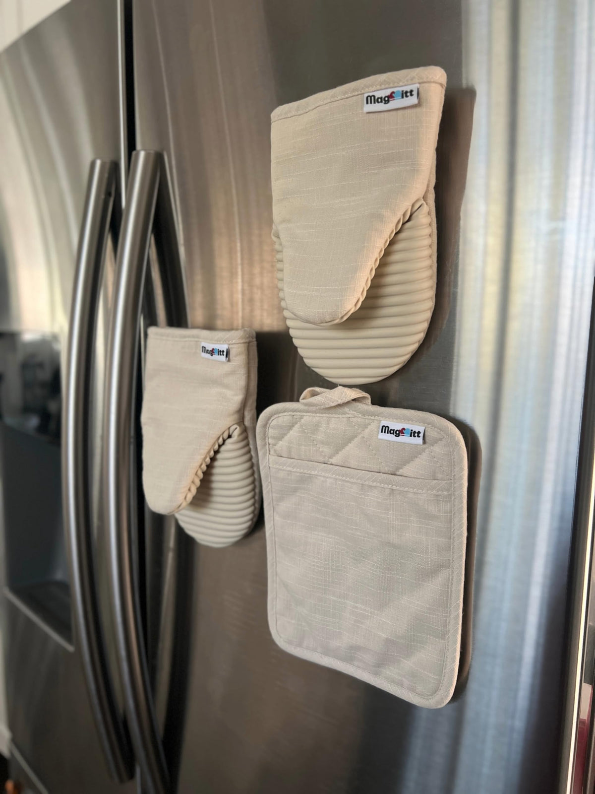 Magnetic Oven Mitts & Pot Holder 3 Pc Set (Vanilla Cream)