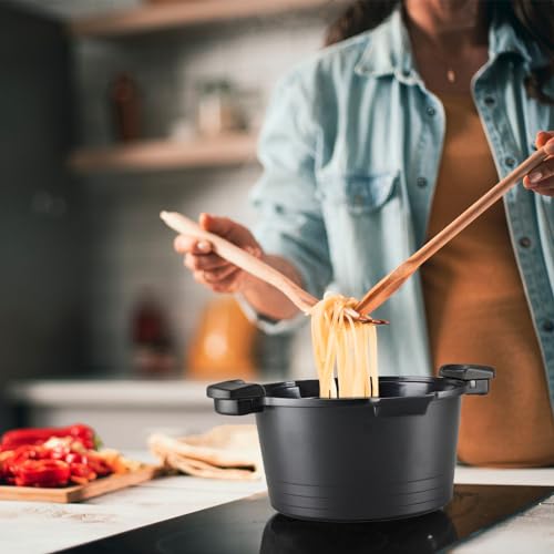 Pasta Pot with Strainer Lid
